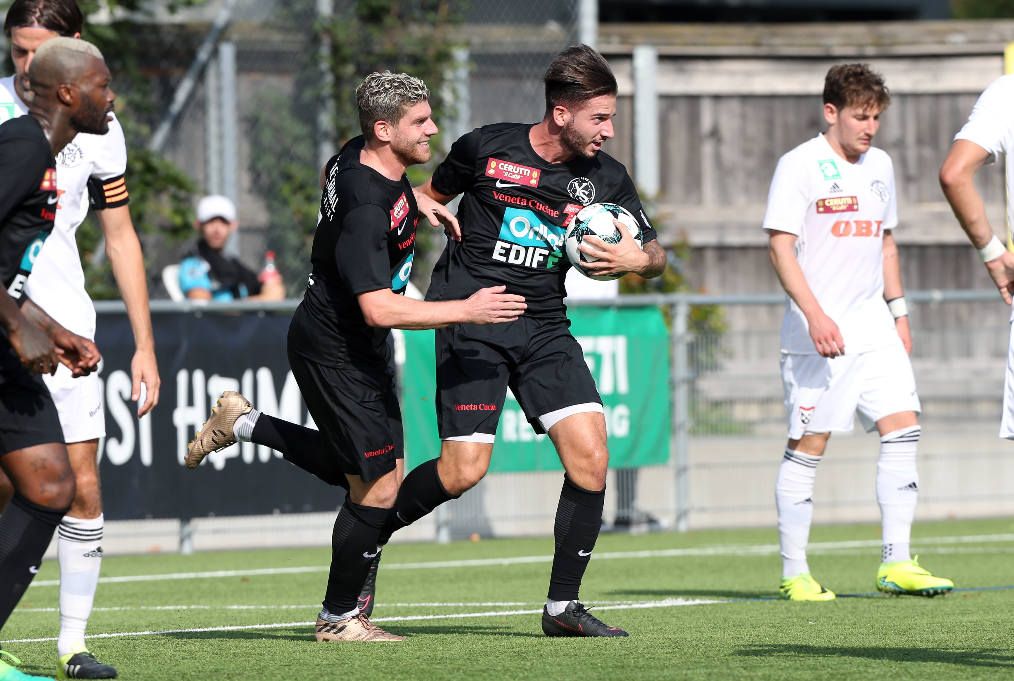 BREITENRAIN (BE), 26 août 2017. Football, première ligue promotion. Breitenrain - Yverdon-Sport 3-1. Stefane Rauti (à dr.) égalise pour son premier but avec YS. (c)FLASHPRESS/ ALLENSPACH