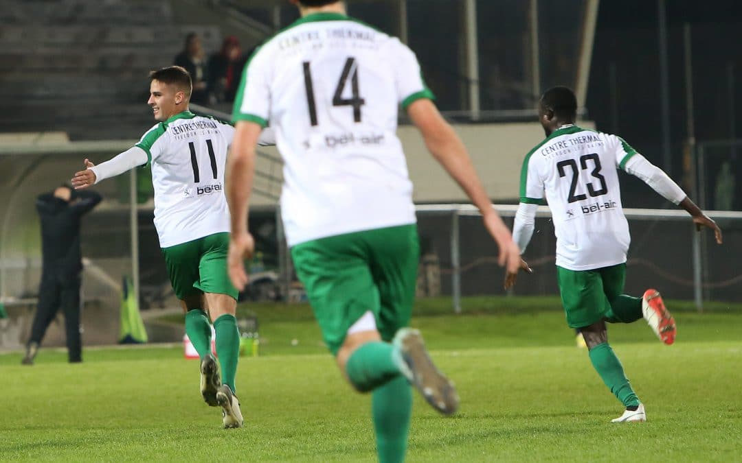 YVERDON (VD), 4 NOV 2017. Football, stade municipal. 1è ligue promotion. Yverdon-Sport - Bruehl SG 2-2. Le superbe coup-franc de Bruno Caslei (11) fait mener YS 2-1. (c)FLASHPRESS/ ALLENSPACH