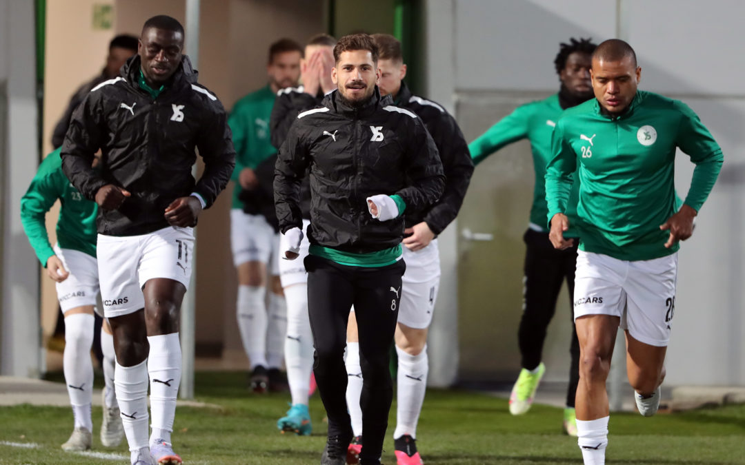 YS AFFRONTE WIL ET VEUT RESTER DEVANT