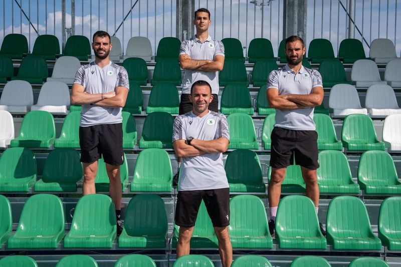 YS PRÉSENTE LE NOUVEAU STAFF DE SA RÉSERVE